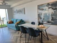 Posezení v ubytování 2 bedroom apartment with breathtaking view of the sea - sunset