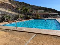 Bazén v ubytování 2 bedroom apartment with breathtaking view of the sea - sunset nebo v jeho okolí