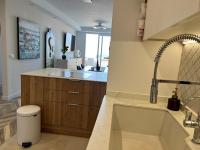 Koupelna v ubytování 2 bedroom apartment with breathtaking view of the sea - sunset
