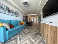 Posezení v ubytování 2 bedroom apartment with breathtaking view of the sea - sunset