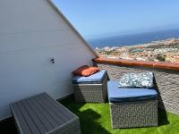Posezení v ubytování 2 bedroom apartment with breathtaking view of the sea - sunset