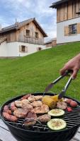 Sprzęt do grillowania w domu w stylu alpejskim