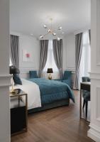 Posteľ alebo postele v izbe v ubytovaní Praxitelous Luxury Suites