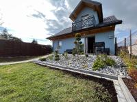 Vonkajšia záhrada v ubytovaní Osada Marcowa - Niebieski Domek z sauną & jacuzzi
