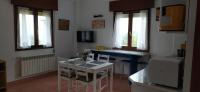 TV a/nebo společenská místnost v ubytování Apartamentos la Escuela en Cantabria