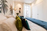 Łóżko lub łóżka w pokoju w obiekcie HYGGE KEYWEEK Apt 2 bedrooms with parking in Biarritz city center