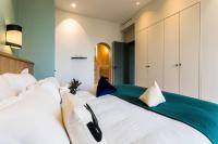 Łóżko lub łóżka w pokoju w obiekcie HYGGE KEYWEEK Apt 2 bedrooms with parking in Biarritz city center