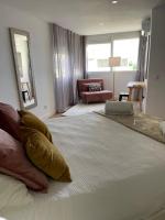 Postel nebo postele na pokoji v ubytování Duplex con encanto en Paseo Maritimo de Marbella