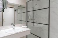 Ibis Styles Cayenne Centre Amazoniaにあるバスルーム