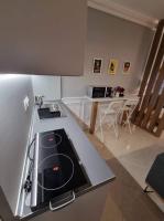 Kuchyňa alebo kuchynka v ubytovaní Center Point Thessaloniki