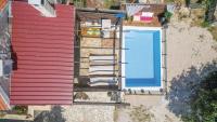 Bazén v ubytování Stone villa Pietra with pool nebo v jeho okolí