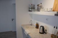 Kuchyň nebo kuchyňský kout v ubytování Aloha Suites