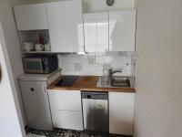 Kuchnia lub aneks kuchenny w obiekcie Charmant 2P au Pied des Pistes avec Parking - 6 Personnes - FR-1-689-67