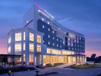 ケディリにあるfavehotel Kediriの大きな建物