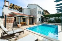 Bazén v ubytovaní Stone Villa Mia with pool alebo v jeho blízkosti