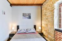 Posteľ alebo postele v izbe v ubytovaní Stone Villa Mia with pool
