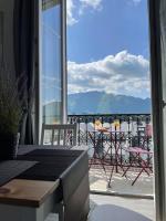 Balkon lub taras w obiekcie Studio cosy, hyper centre d'Aix, vue montagnes, proche thermes