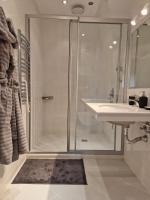 A bathroom at Апартамент RESORT SENSATION 3