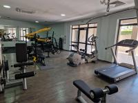 The fitness centre and/or fitness facilities at Апартамент RESORT SENSATION 3