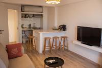 TV a/nebo společenská místnost v ubytování Aloha Suites