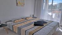 Łóżko lub łóżka w pokoju w obiekcie Patio Fleuri