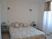 Posteľ alebo postele v izbe v ubytovaní Gîte rénové avec piscine chauffée, sauna, fitness et jardin à Salles-de-Barbezieux - FR-1-653-218