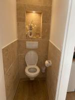 a small bathroom with a toilet and a mirror at Superbe suite avec jacuzzi patio et sauna in La Ciotat