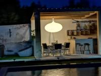 Patio alebo iná vonkajšia časť ubytovania Domaine de Maeva