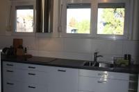 Kuchnia lub aneks kuchenny w obiekcie Superb Apt- Garden- 3 parkings, near Petite Venise !