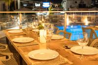 Swimmingpoolen hos eller tæt på Theos Village Apartments