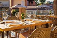 Drinks på Theos Village Apartments