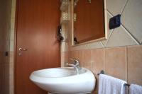 A bathroom at DOMUS - DORMIRE A VEROLI - casa vacanza b&b