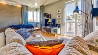 Televízia a/alebo spoločenská miestnosť v ubytovaní Apartamenty Cicha by Royal Aparts