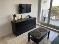 TV a/nebo společenská místnost v ubytování Widok na Morze Porta Mare - Apartament 339
