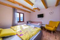 Łóżko lub łóżka w pokoju w obiekcie Holiday home in Krnica/Istrien 38131