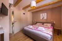 Łóżko lub łóżka w pokoju w obiekcie Holiday home in Krnica/Istrien 38131