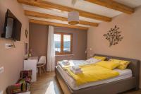 Łóżko lub łóżka w pokoju w obiekcie Holiday home in Krnica/Istrien 38131
