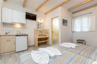 Posteľ alebo postele v izbe v ubytovaní Agios Prokopios Hotel