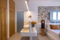 Posteľ alebo postele v izbe v ubytovaní Infinity Blue Suites & Spa