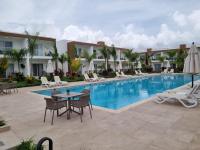 Bazén v ubytování Hermosa townhouse boca paraíso nebo v jeho okolí