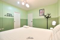 Postel nebo postele na pokoji v ubytování Nadda Pool Villa Ranong