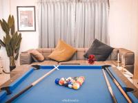 Posezení v ubytování Nadda Pool Villa Ranong