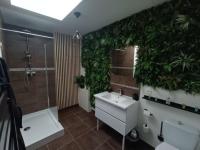 Kúpeľňa v ubytovaní Évasion romantique avec jacuzzi intérieur