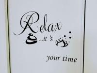 a picture of a sign that reads relax it is your time at Le Passe-Port pour Marseille in Marseille