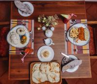 Jídlo v hotelu nebo okolí