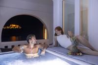 Hostia v ubytovaní Infinity Blue Suites & Spa