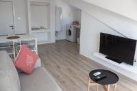 TV a/nebo společenská místnost v ubytování Aloha Suites