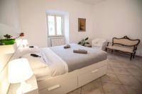 A bed or beds in a room at Casa Futura Trastevere