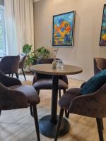 a waiting room with a table and chairs at Hotel Diamant in Wedel