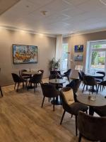 a restaurant with tables and chairs in a room at Hotel Diamant in Wedel